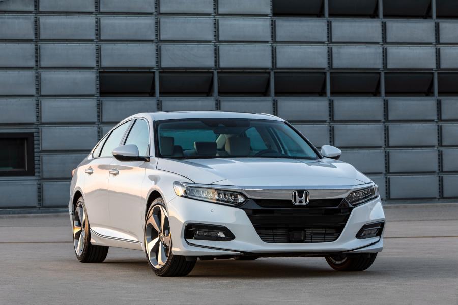  Honda Accord Touring Hybrid 2017 года  (NA) (фото 125 из 170)